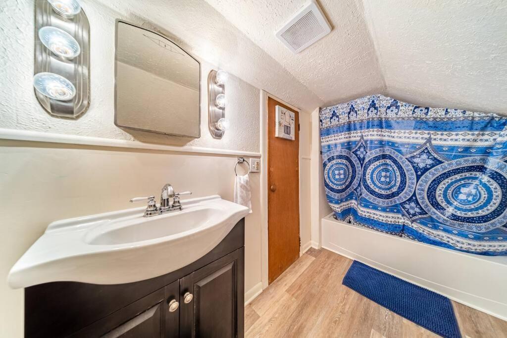 Cottage In The Falls, 2 B, 2 Bath, Fireplace คูยาโฮกา ฟอลส์ ภายนอก รูปภาพ