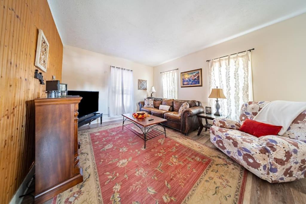 Cottage In The Falls, 2 B, 2 Bath, Fireplace คูยาโฮกา ฟอลส์ ภายนอก รูปภาพ