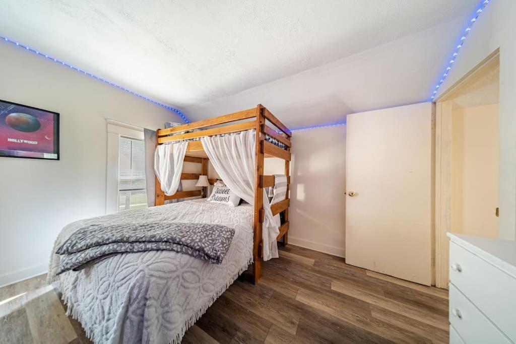 Cottage In The Falls, 2 B, 2 Bath, Fireplace คูยาโฮกา ฟอลส์ ภายนอก รูปภาพ